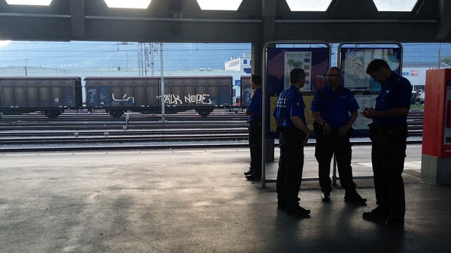 Polizei am Bahnhof in Buchs