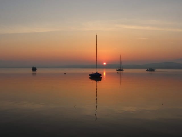 Wunderbarer Sonnenaufgang am Murtensee