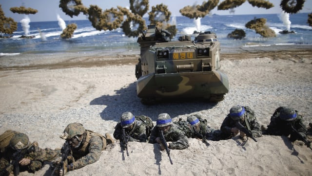 Soldaten bei Übung