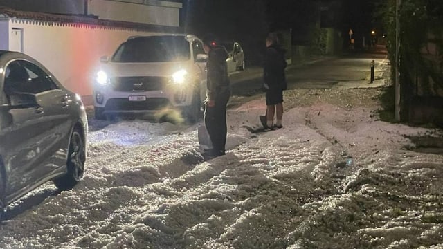 Die Strasse in Locarno ist voller Hagel