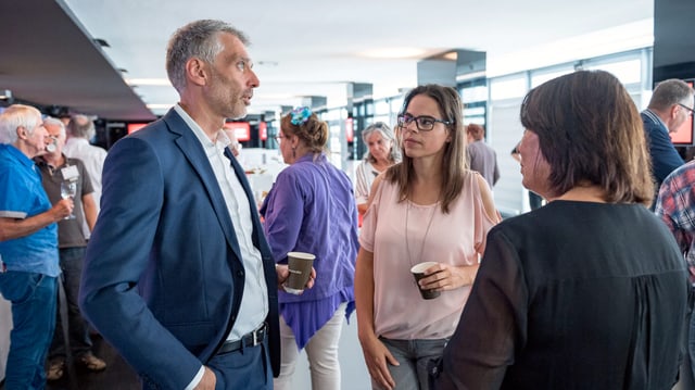 Moderator Sandro Brotz erklärt, nach welchen Kriterien die «Rundschau» ihre Themen aufbereitet.