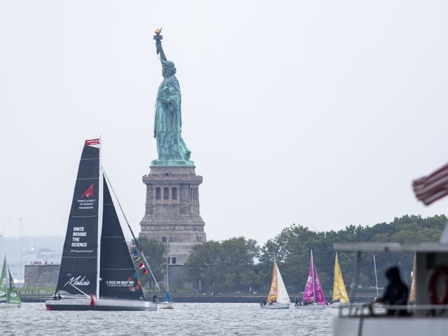 Nach zwei Wochen auf See ist Greta Thunberg mit der Segeljacht in New York eingetroffen. 