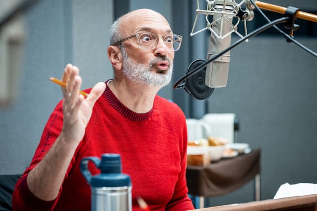 Hans Ruchti als Fredu im Hörspielstudio