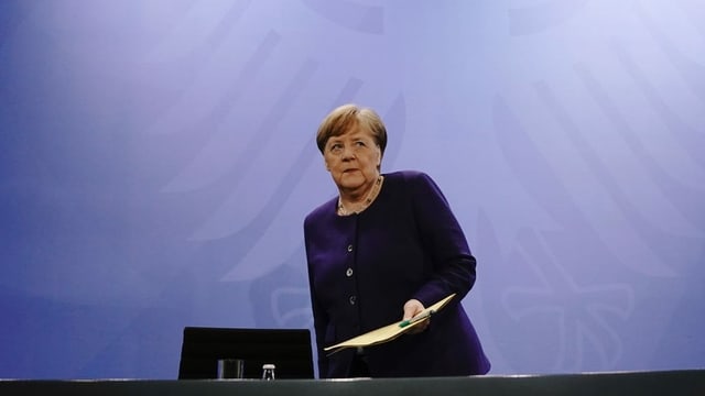 Merkel with document