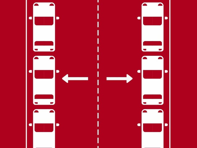 The graphic shows how cars form an emergency lane