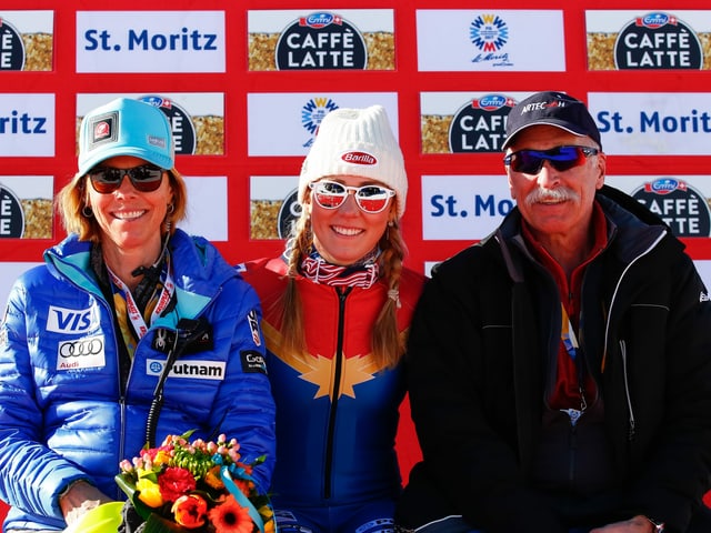 Mikaela Shiffrin (center) with her parents Eileen and Jeff (†) in February 2017.