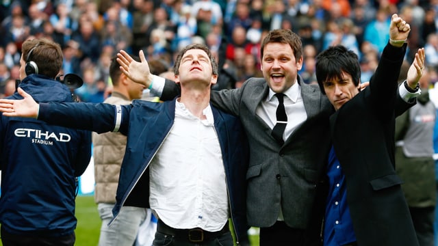 Noel Gallagher (Oasis) und Johnny Marr (The Smiths) feiern ihren Manchester City F.C.