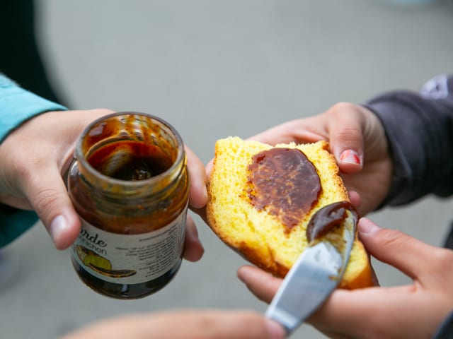 Cuchaule (Safranbrot) mit Bénichon-Senf