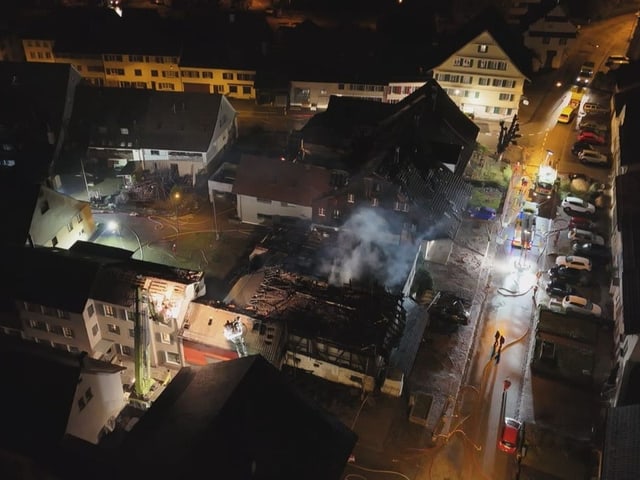 Drohnenaufnahme der durch den Brand in Elgg beschädigten Gebäude im Dorfkern.