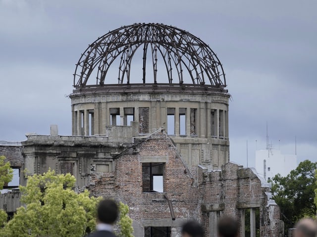 Friedensdenkmal in Hiroshima, ein unbedachter Rundkuppelbau.