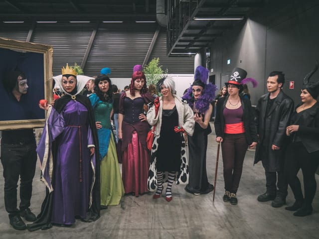 Eine Truppe von Disney Cosplayern