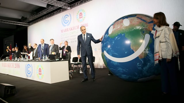 Ein lachender Globus bei der UNO-Klimakonferenz in Marrakesch. 