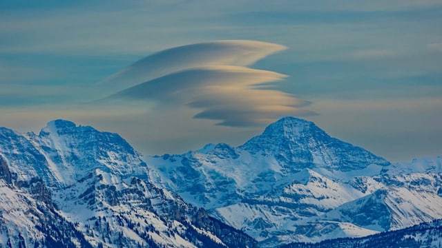 Föhnwolken über dem Berner Oberland