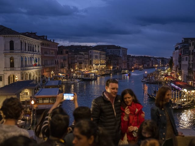 Touristen in Venedig.