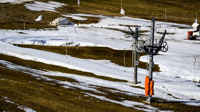 Wenig Schnee im Skigebiet Les Mosses