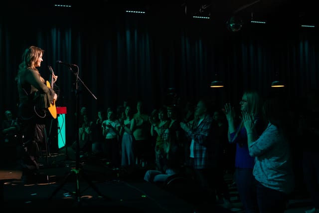 Joya Marleen live auf der Bühne