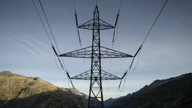  Höchstspannungsleitung über den Grimselpass