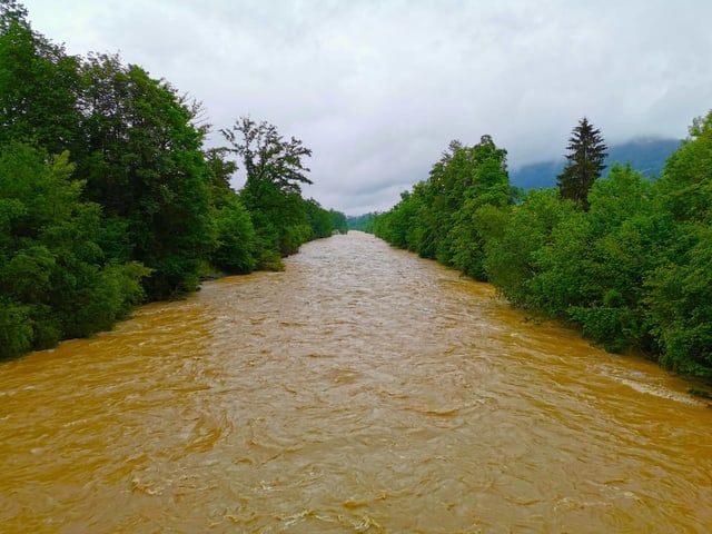 Randvolles Flussbett