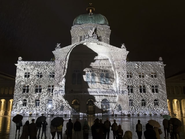 Projektion: Fussabdruck auf dem Mond. 