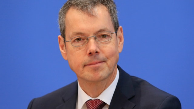 Peter Bofinger bei einer Präsentation in Berlin.