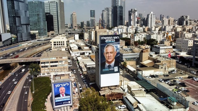 Totalee auf die Skyline von Tel Aviv.