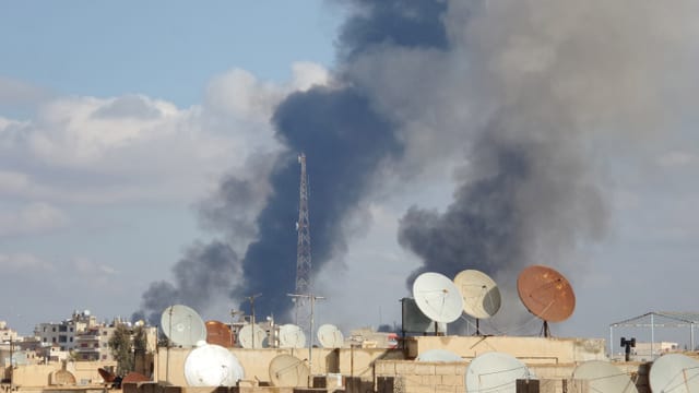 Rauch über Al-Rakka nach der Bombardierung