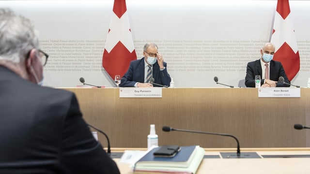 Zu sehen die Bundesräte Parmelin und Berset.