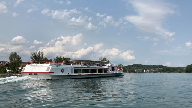 Rheinschiff von hinten