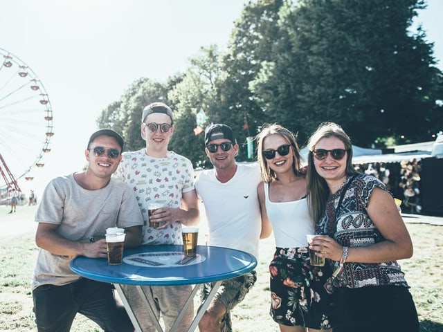 5 Festivalbesucher:innen am Heitere Open Air