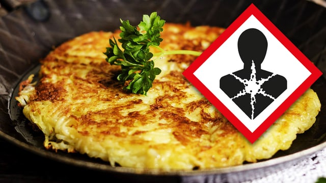 Knusprig gebratene Kartoffelrösti samt GHS-Gefahrenzeichen «Gesundheitsschädigend»