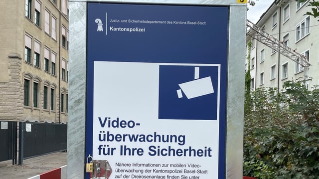 Schild auf Videoüberwachung aufmerksam