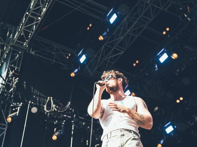 Tom Grennan auf der Hauptbühne am Stars in Town