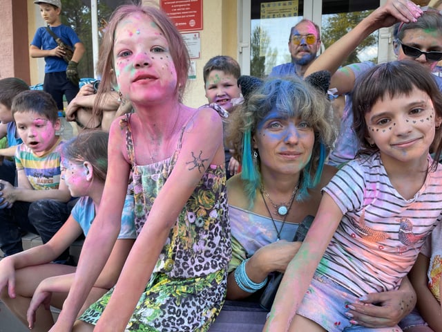 Geschminkte Kinder am Kinderfest