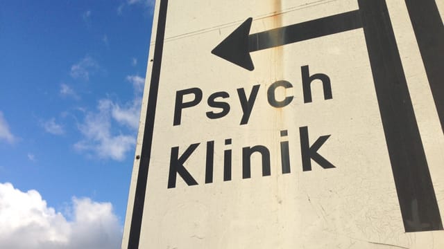 Hinweisschild auf die Psychiatrische Klinik Solothurn, wo fürsorgerische Unterbrinungen stattfinden.