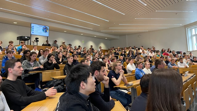 ETH-Hörsaal mit interessierten Studierenden.