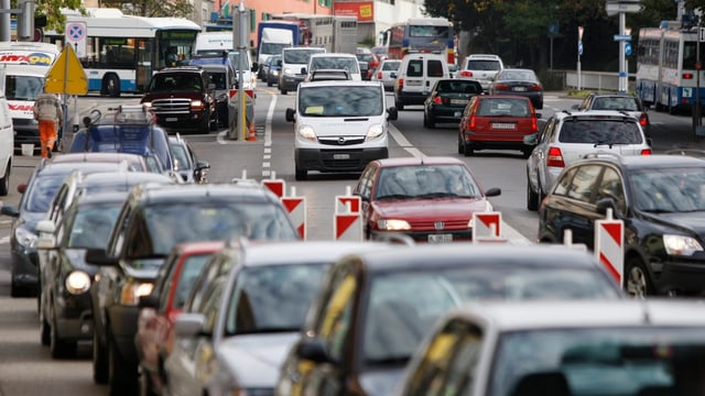 Autokolonnen zur Stosszeit