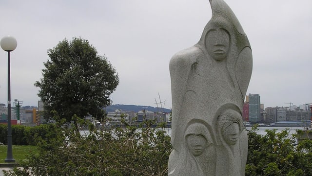 Statue im Hafen von A Coruña