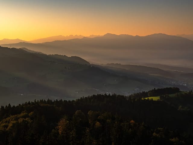 Es machen sich schon ein wenig Nebelschwaden bemerkbar und schon gibt es ein ganz anderes Landschaftsfoto!