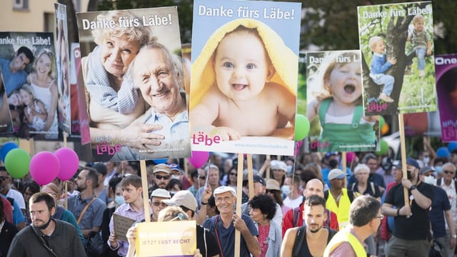 eine Gruppe Protestierender