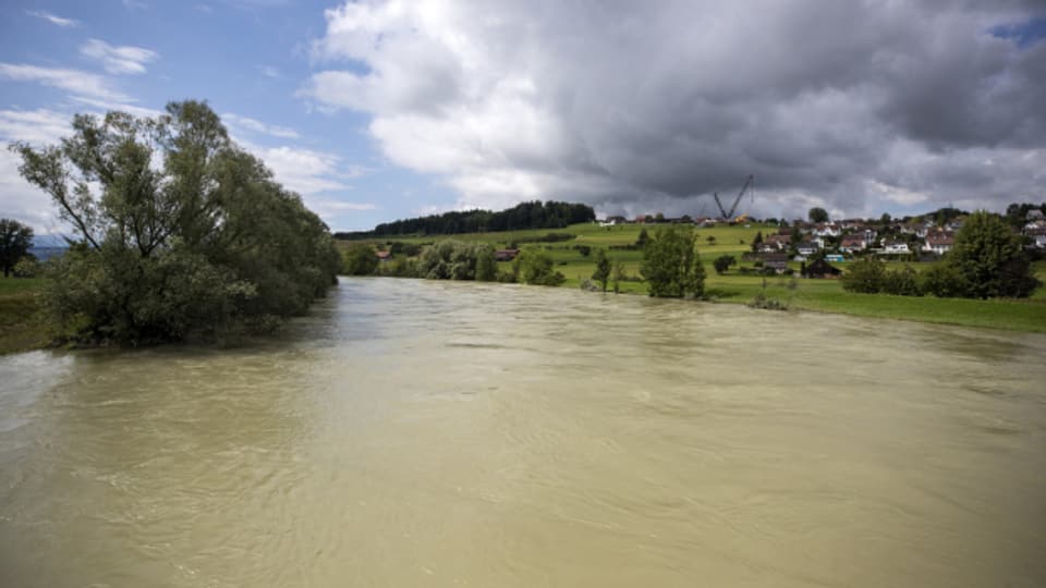 Hochwasser Im Aargau: Heikel Aber Unter Kontrolle - Regionaljournal ...