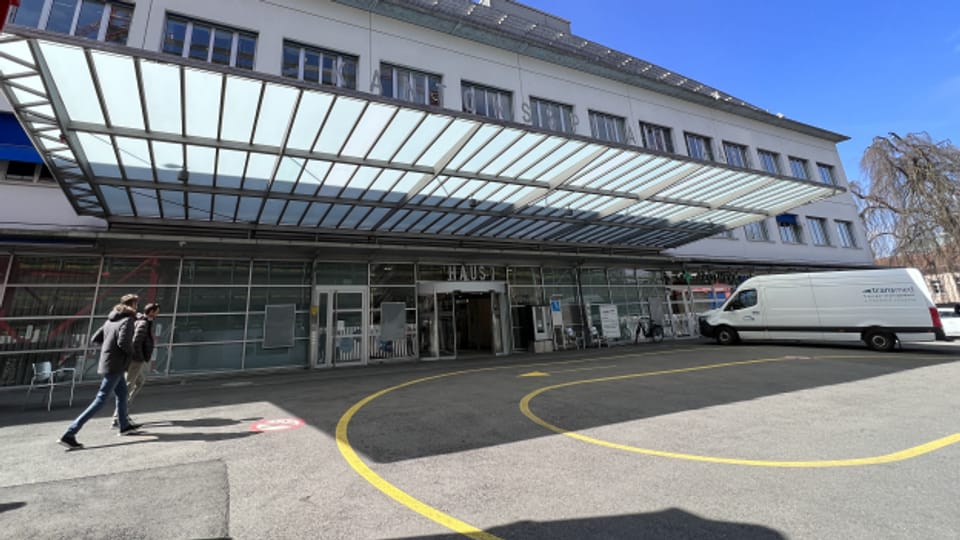 Im Kantonsspital Aarau wurden zuletzt vermehrt Fälle von Kindsmisshandlung registriert.  Im Jahr 2021 waren es noch 69 Fälle, letztes Jahr bereits 198.