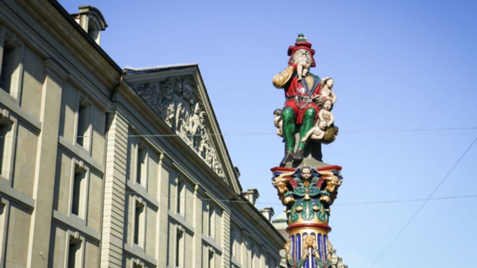 Der Kindlifresserbrunnen wurde 1545 vom Freiburger Bildhauer Hans Gieng geschaffen.