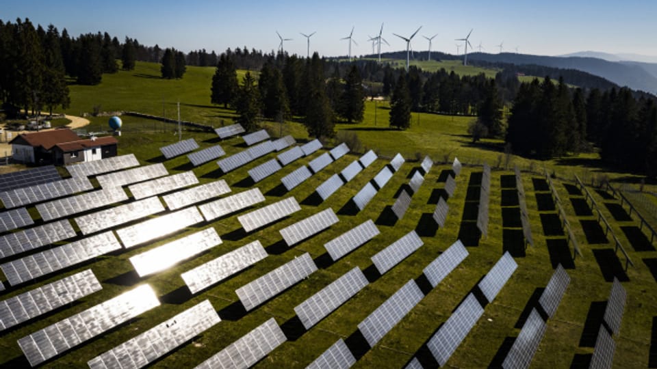Auf dem Mont-Soleil produzieren die Solarpanels bereits Strom.
