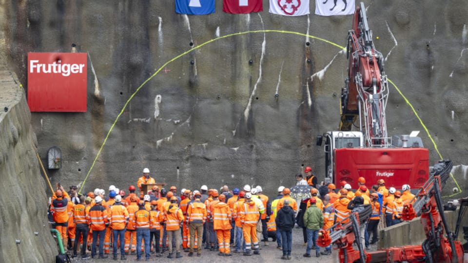 Mit dem sogenannten Anspitzen erfolgte der Startschuss für die Arbeiten für den Tunnel Kaiserstuhl.