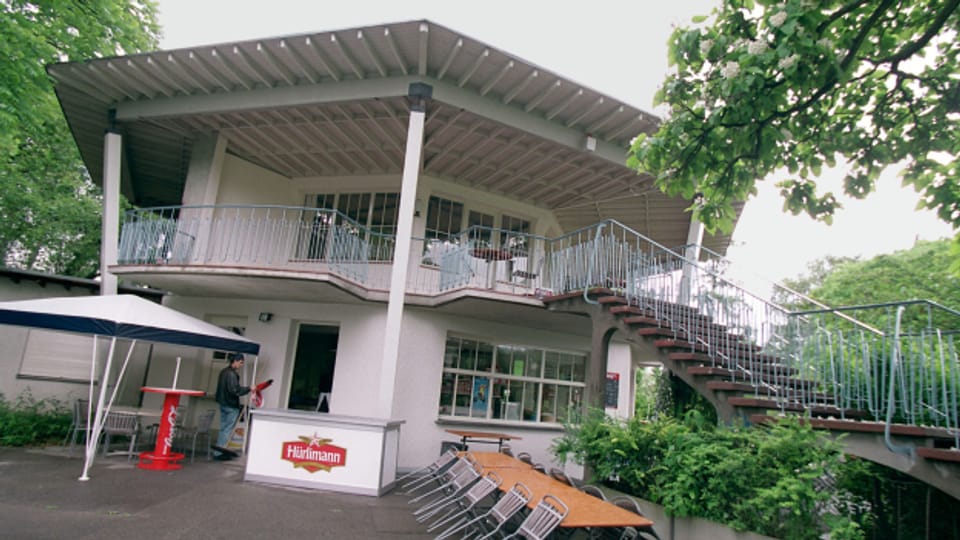 Der im Landi-Stil gebaute Pavillon im Freibad Letzigraben in Zürich