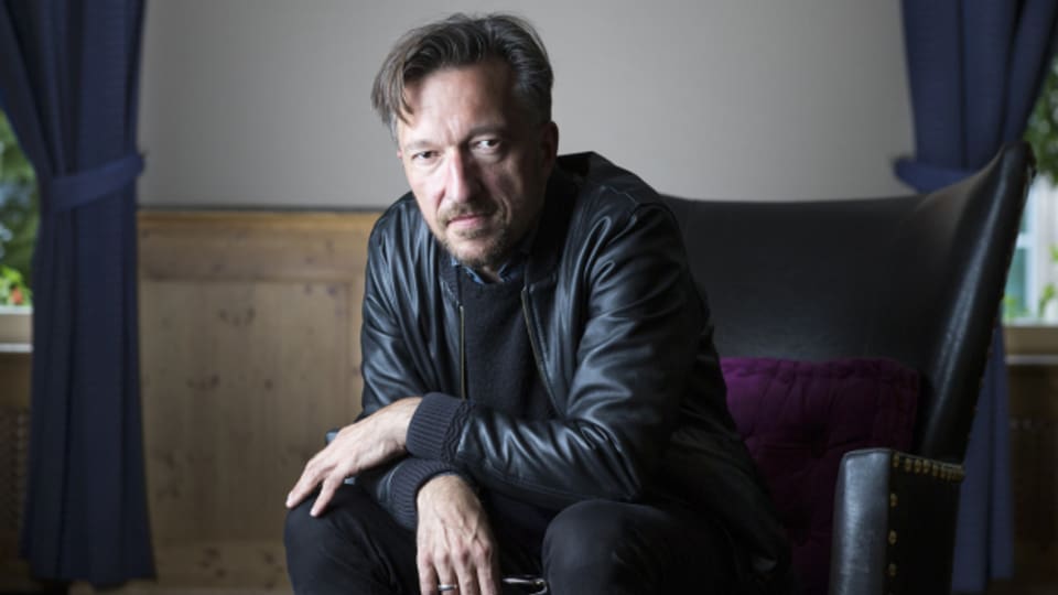 Lukas Bärfuss, 1971 in Thun geboren, arbeitet als Schriftsteller in Zu?rich.