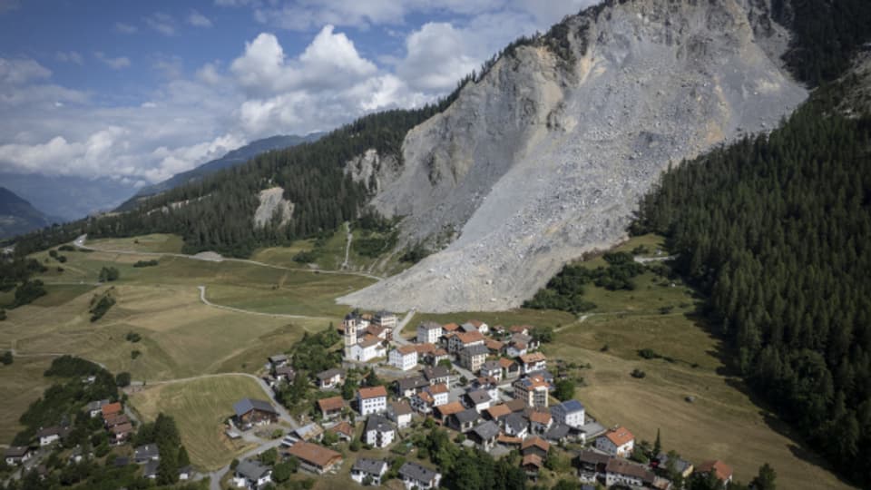 Am 15. Juni erreichte ein Schuttstrom beinahe das seit dem 12. Mai evakuierte Dorf Brienz.