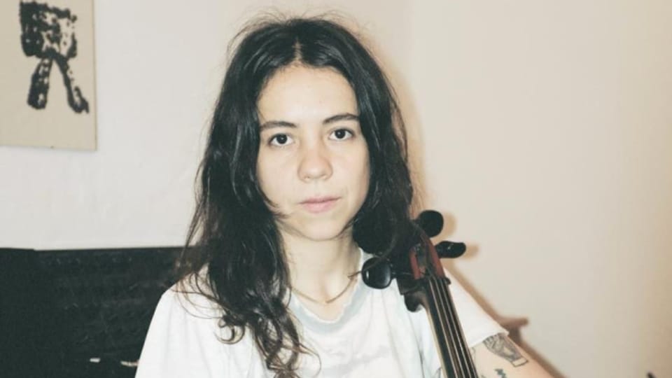 Mabe Fratti wuchs in Guatemala auf und lebt und cello-iert aktuell in Mexikos Hauptstadt.