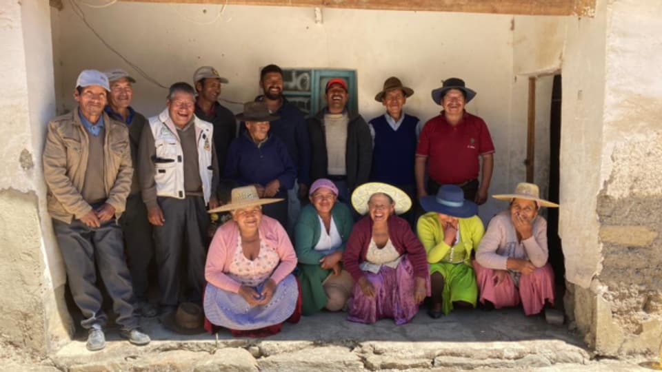 Die Dorfgemeinschaft hat sich zu einem Verband zusammengeschlossen. Männer und Frauen arbeiten in dem Quechua-sprachigen Dorf zusammen.