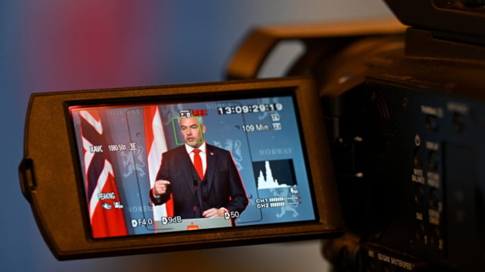 Ein geleaktes Video mit Aussagen von Österreichs Kanzler Karl Nehammer sorgt für Wirbel.